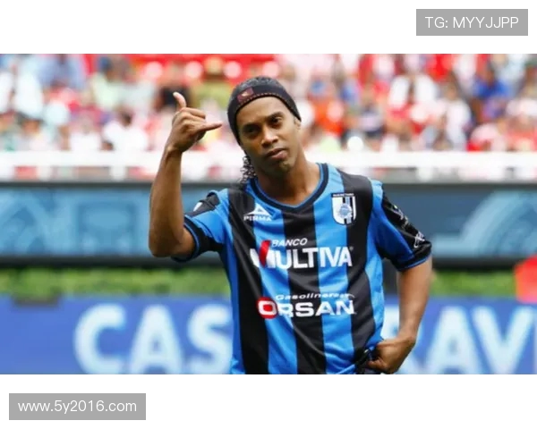 小罗携大罗、维尼修斯亮相 Nike 活动：传奇与新星跨代际传递足球正能量(2)